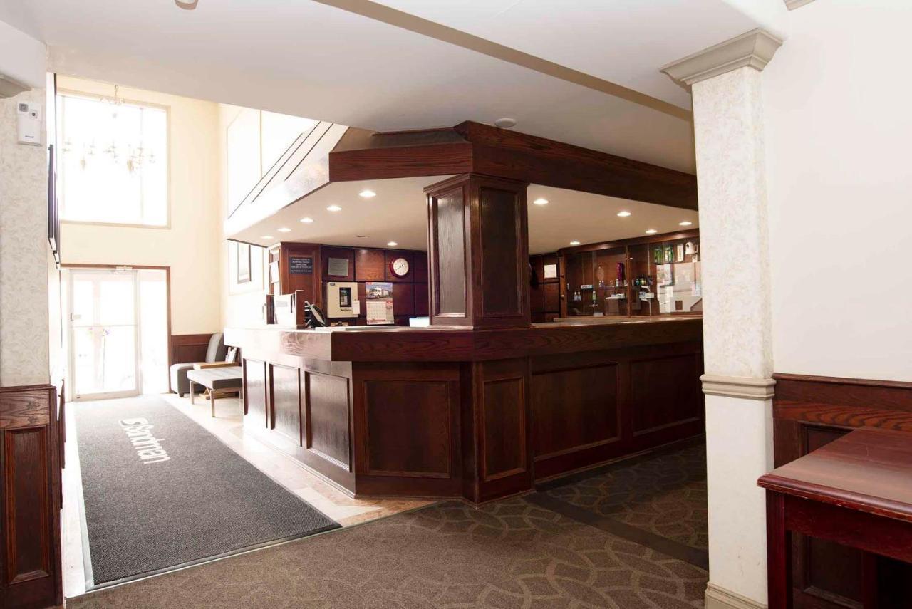 Sandman Inn Смитерс Экстерьер фото