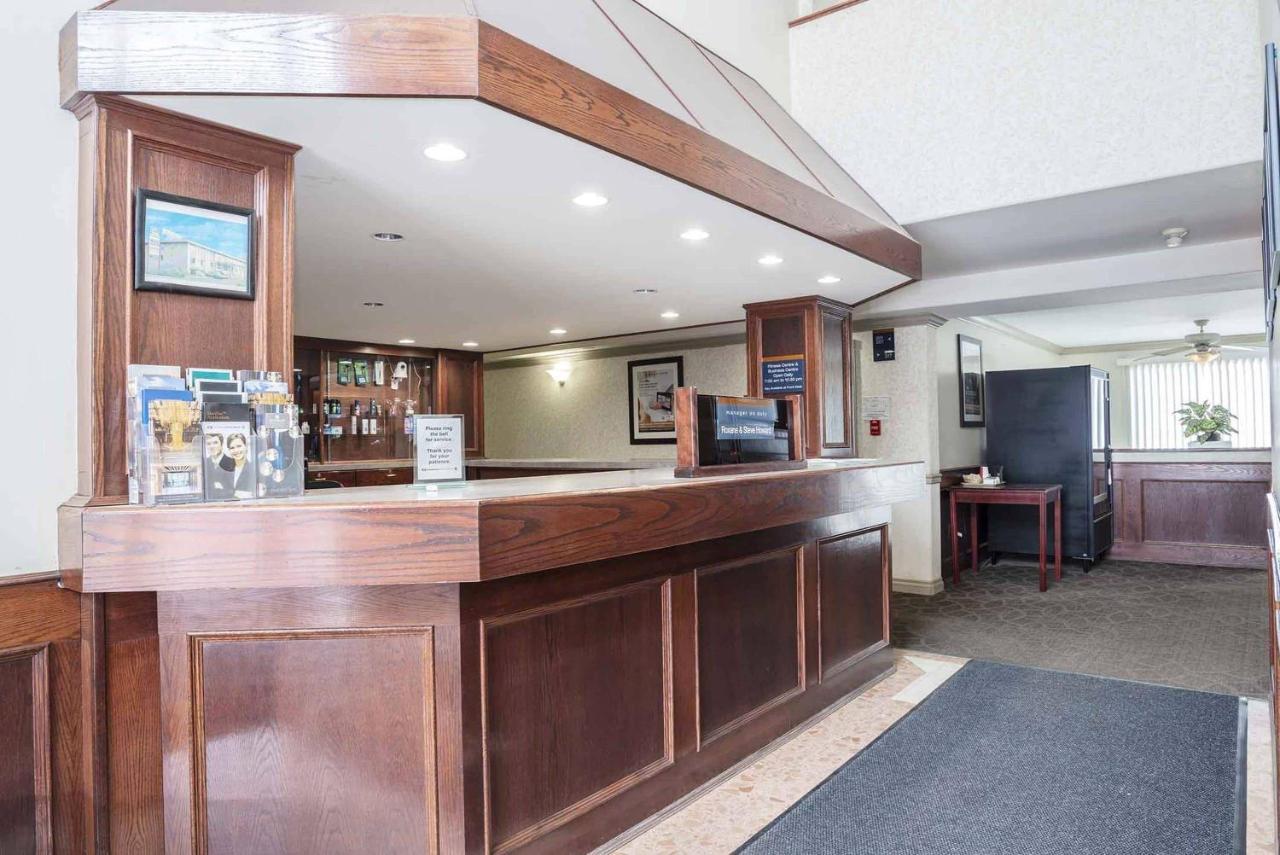 Sandman Inn Смитерс Экстерьер фото